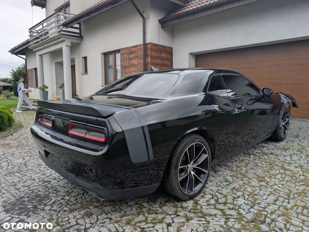 Dodge Challenger - 2