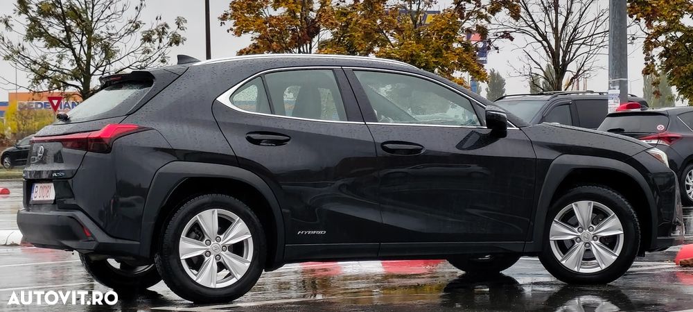 Lexus UX 250h FWD Business - 4