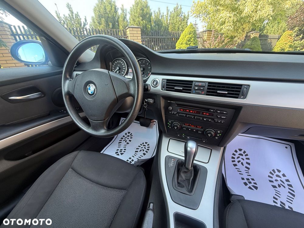 BMW Seria 3 325i - 25