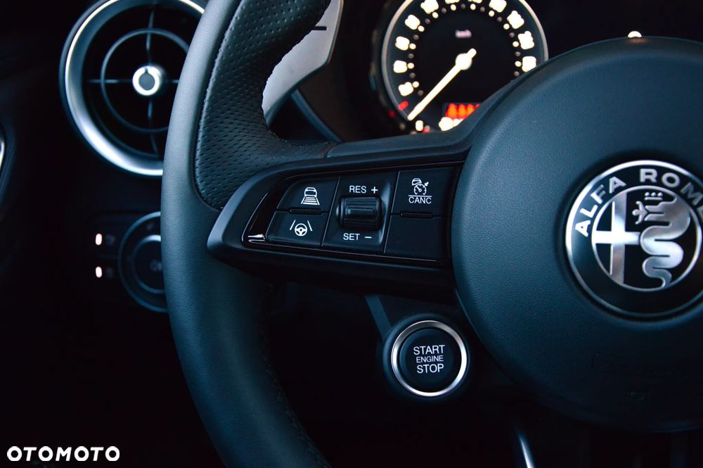 Alfa Romeo Giulia 2.0 Turbo Veloce TI Q4 - 25