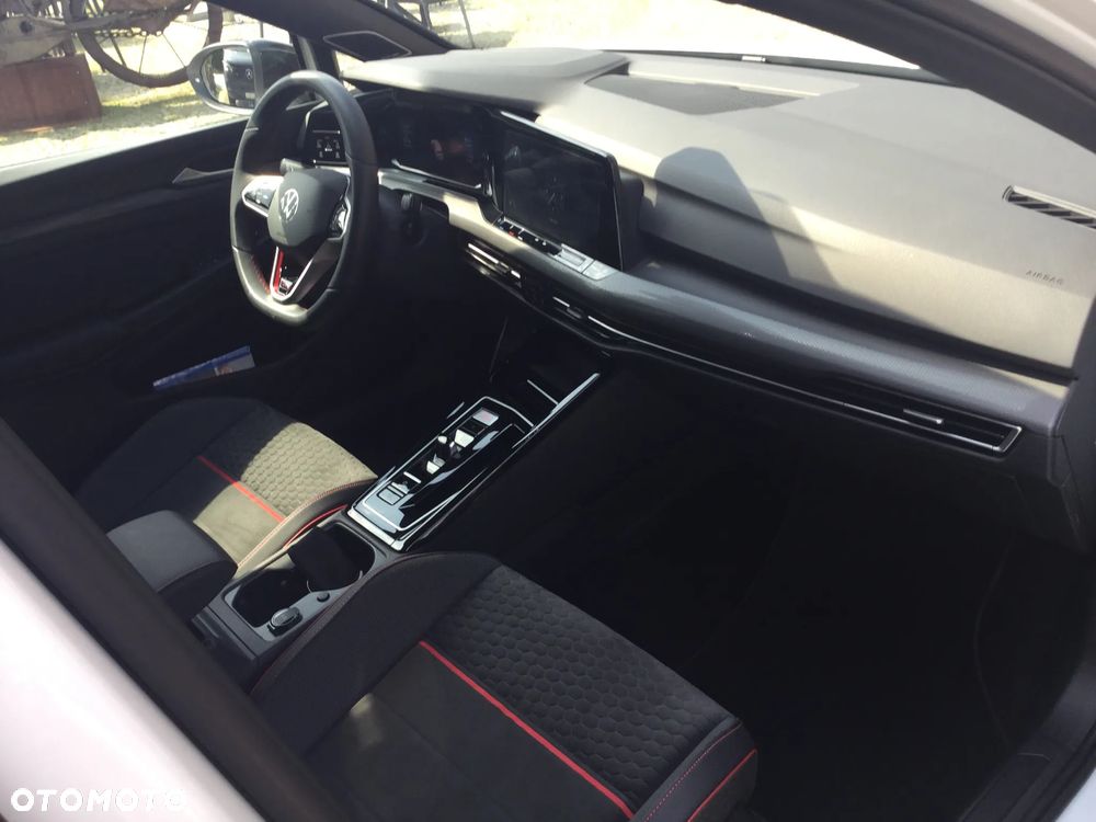 Volkswagen Golf - 28