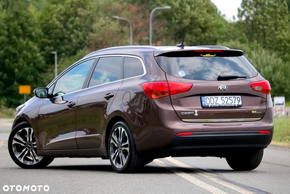 Kia Ceed 1.6 CRDi 128 Fifa World Cup Edition - 23