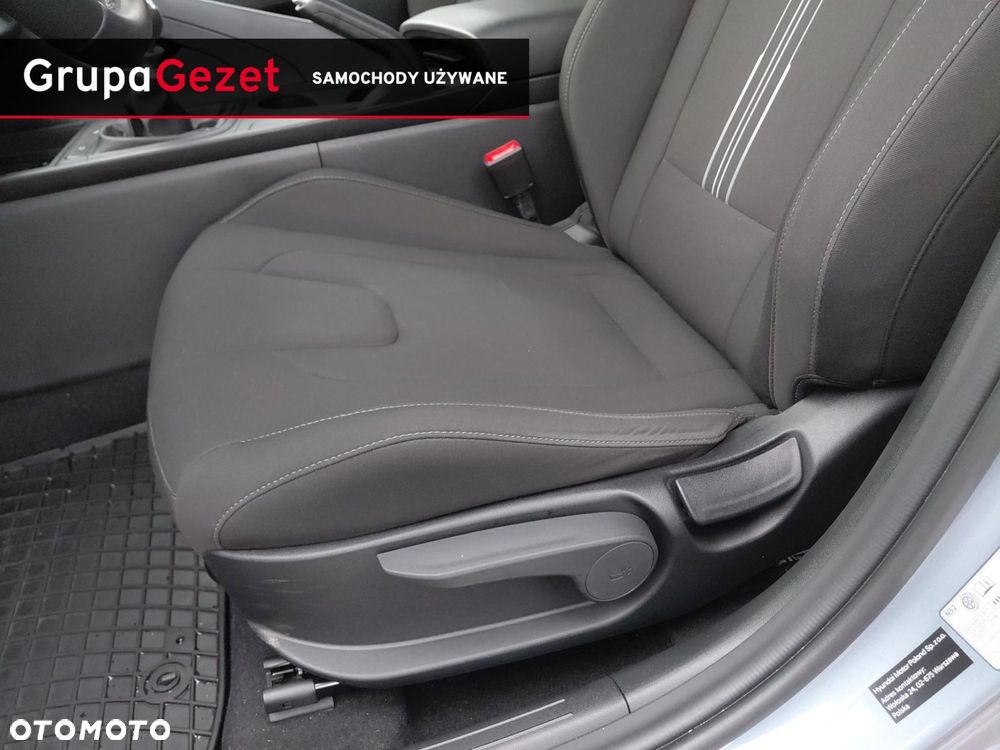 Hyundai Elantra - 12