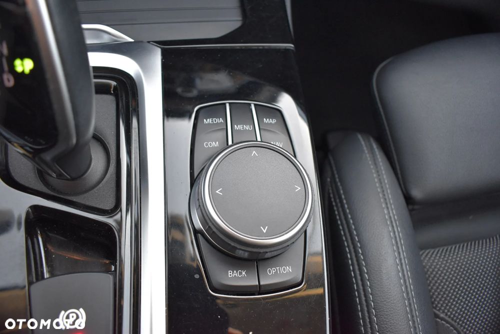 BMW X3 xDrive20i GPF Advantage - 28