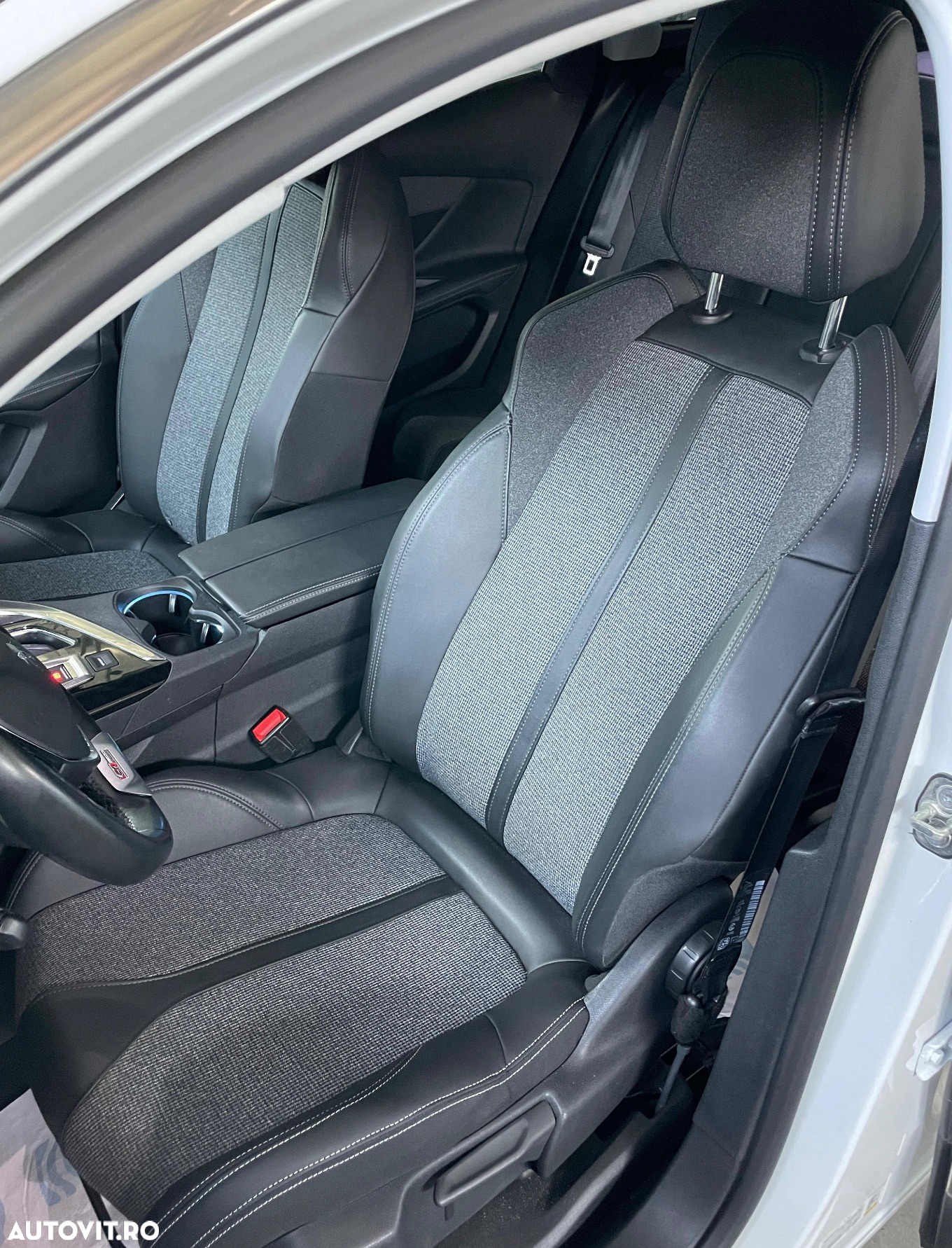 Peugeot 3008 1.2 PureTech S&S EAT8 Allure - 17