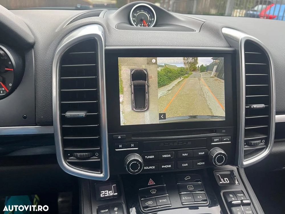 Porsche Cayenne 3.0 L - 2