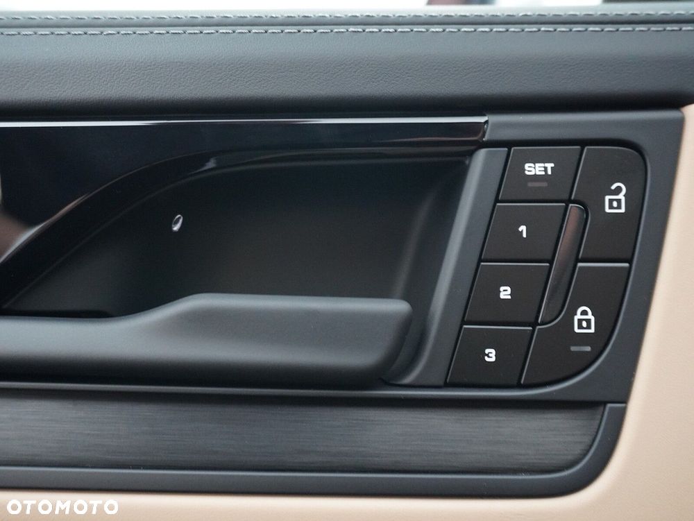 Porsche Cayenne E-Hybrid PHEV Black Edition - 20