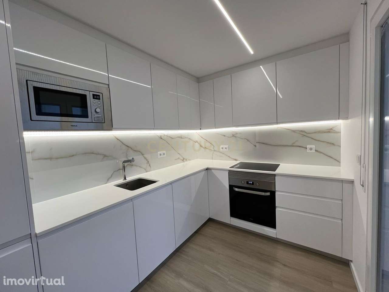 Moradia a estrear  no coração de Vila Verde dos Francos - Grande imagem: 3/58