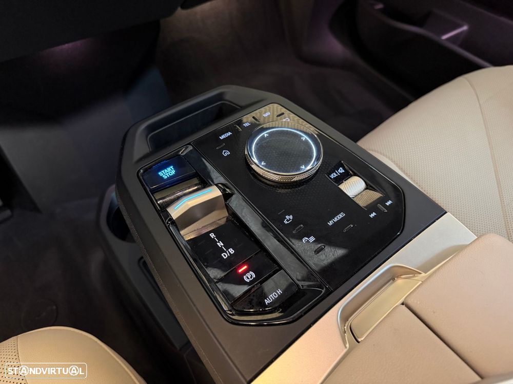 BMW iX xDrive40 - 16