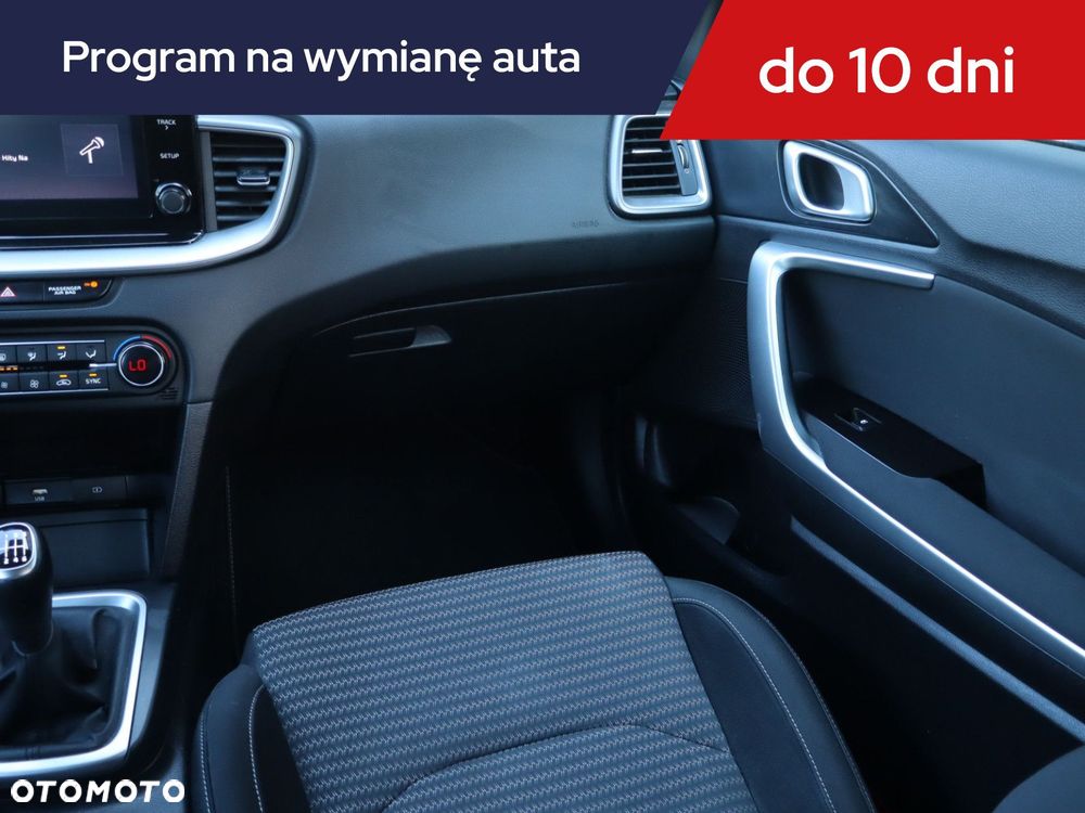 Kia Ceed - 10