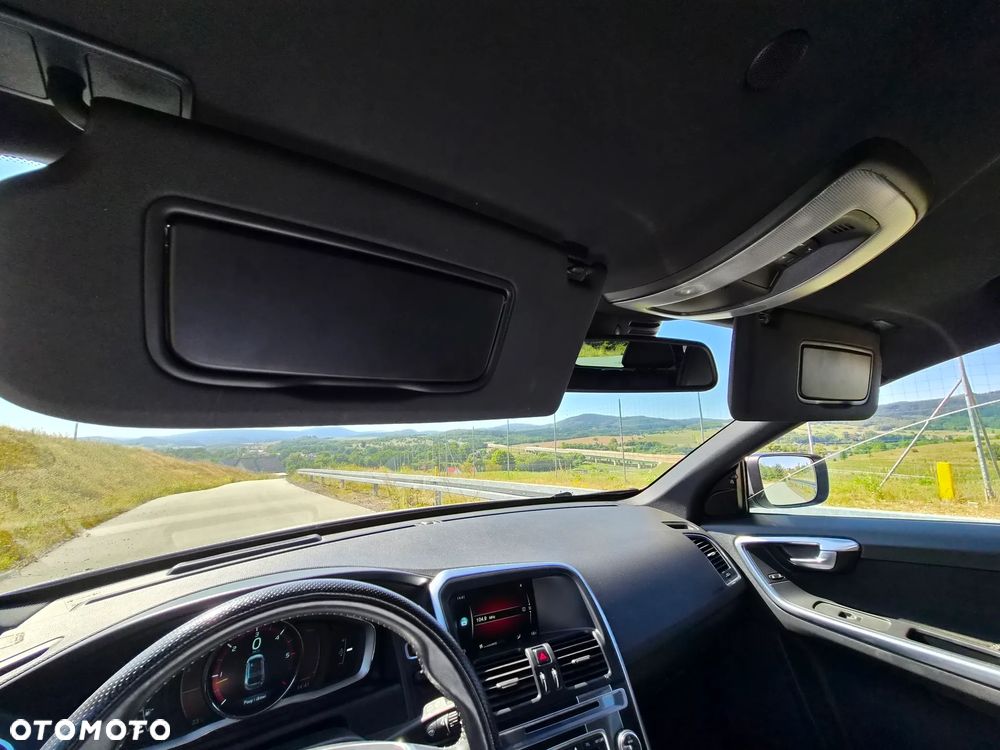 Volvo XC 60 D4 AWD R-Design Momentum - 22