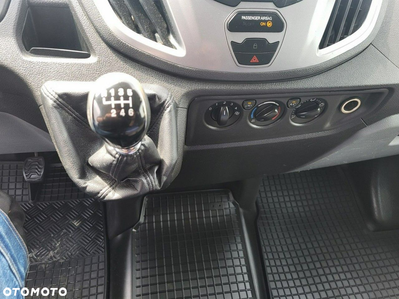 Ford Transit - 12
