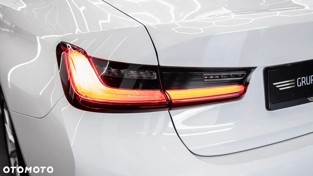 BMW Seria 3 330e Sport - 12