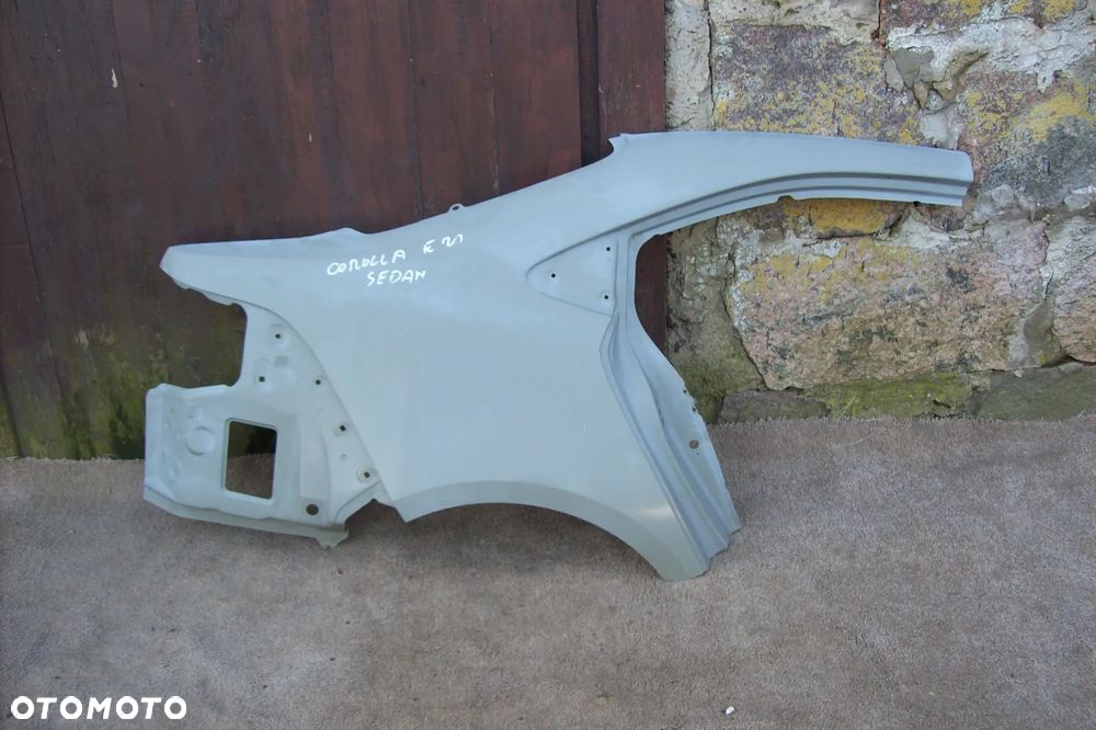 błotnik tylny prawy toyota corolla e-21 - 1