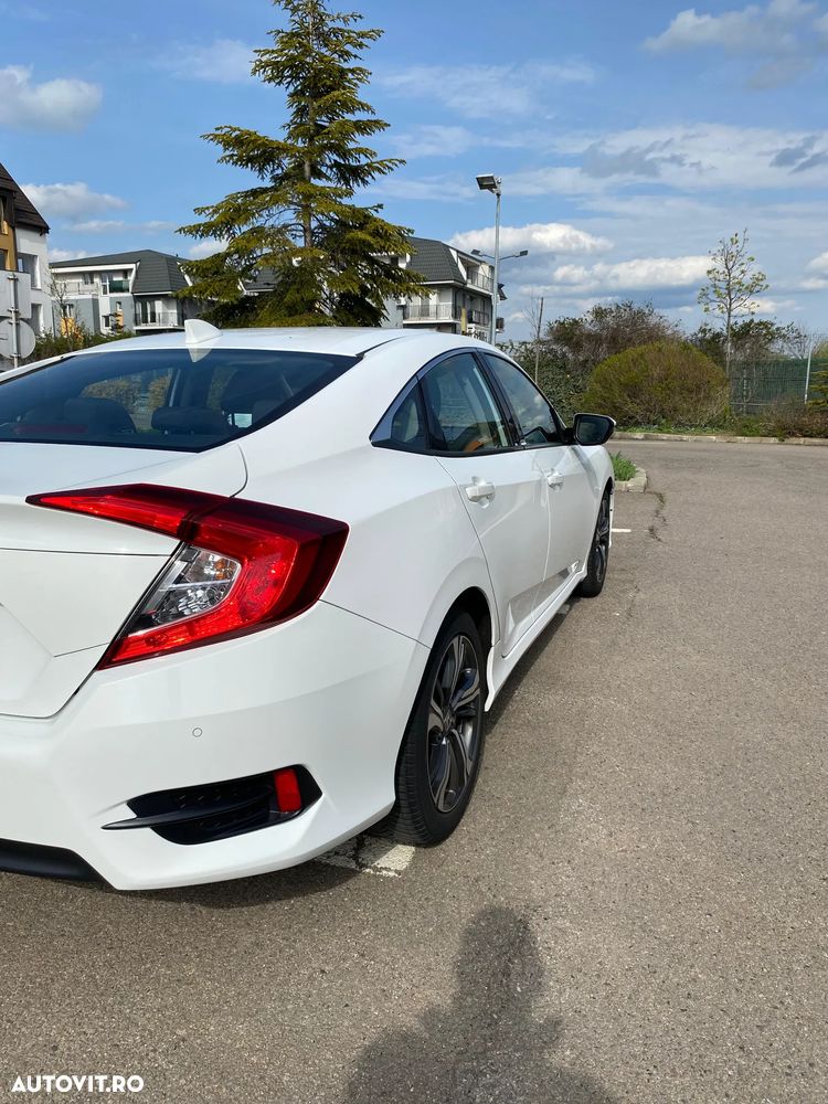 Honda Civic 1.5 i-VTEC Turbo CVT Elegance - 8