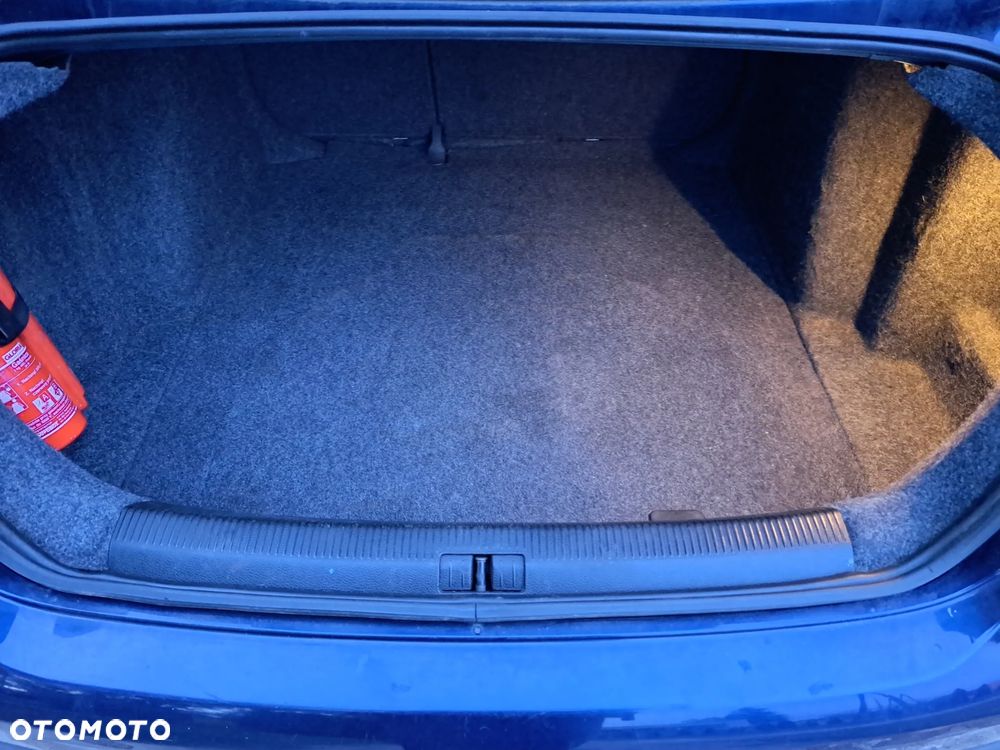 Volkswagen Jetta 1.6 Comfortline - 15