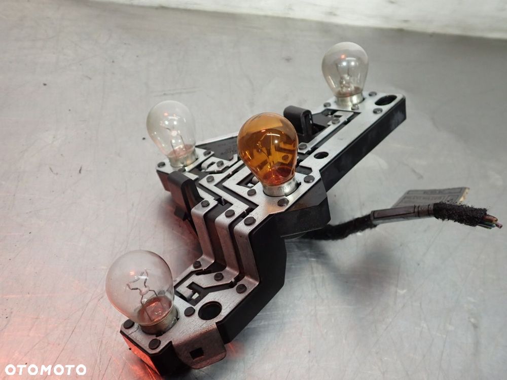 LAMPA LEWA TYLNA BMW E87 - 10
