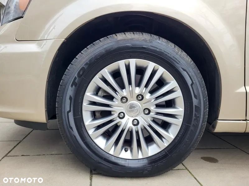 Chrysler Town & Country 3.6 Touring - 40