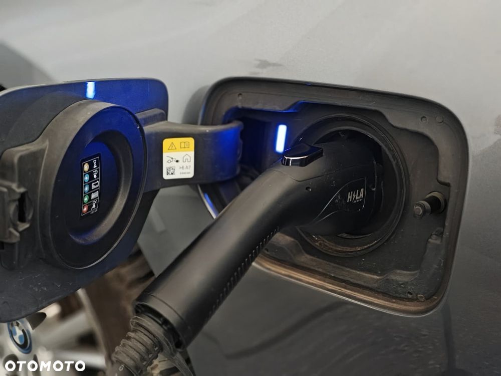 BMW Seria 3 330e M Sport - 26