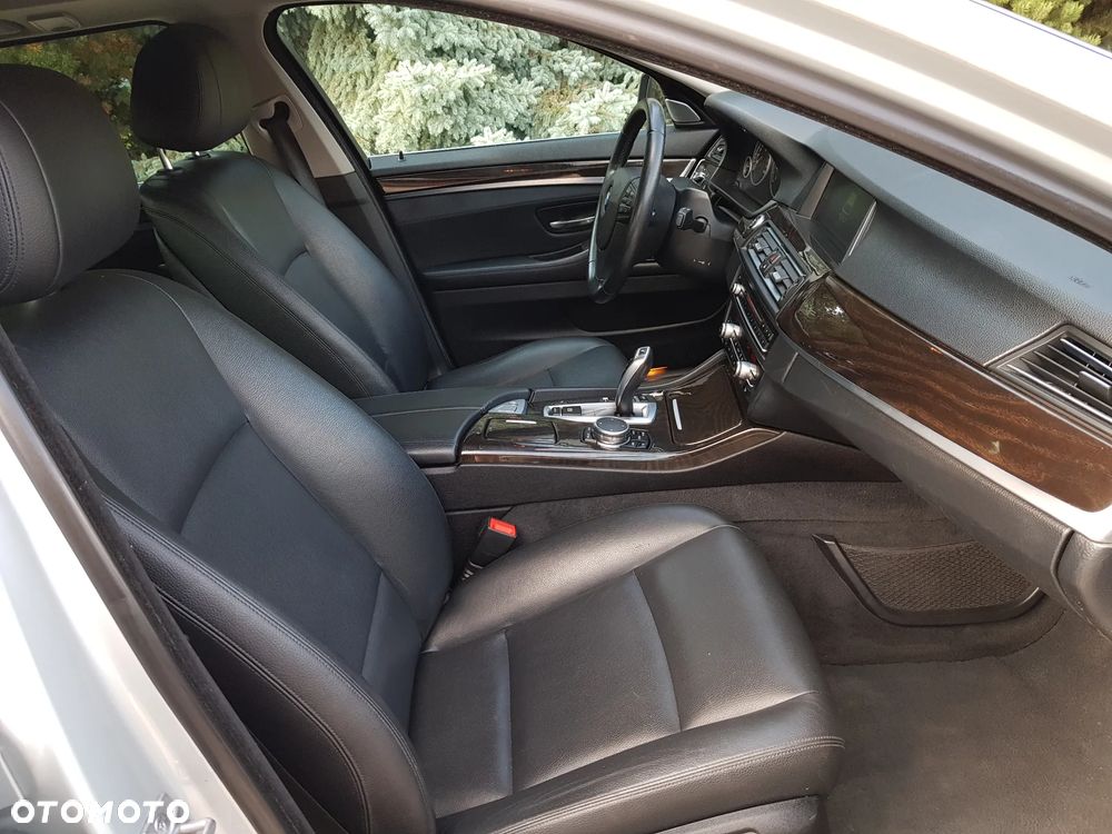 BMW Seria 5 525d Sport-Aut Luxury Line - 30