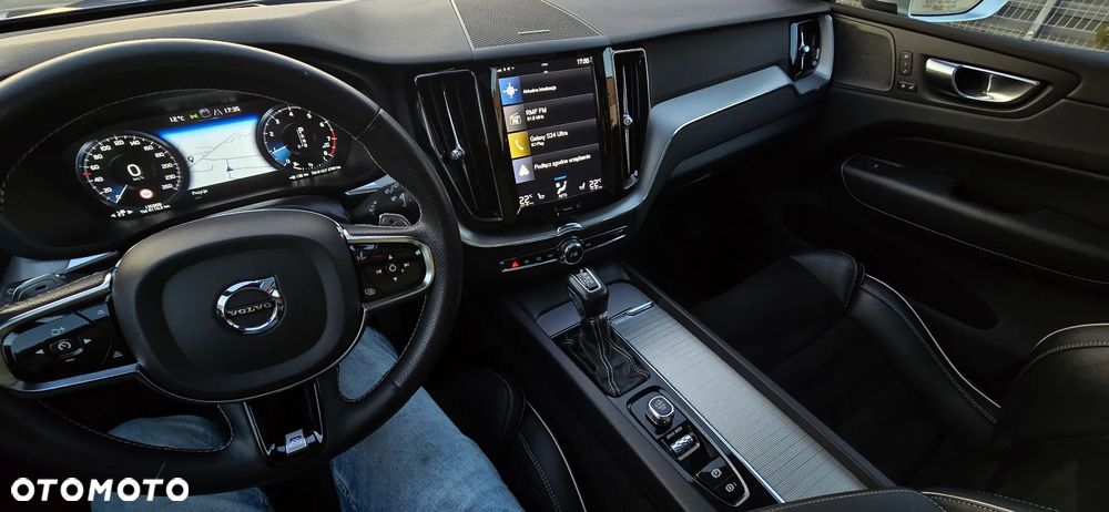 Volvo XC 60 T5 AWD R-Design - 18
