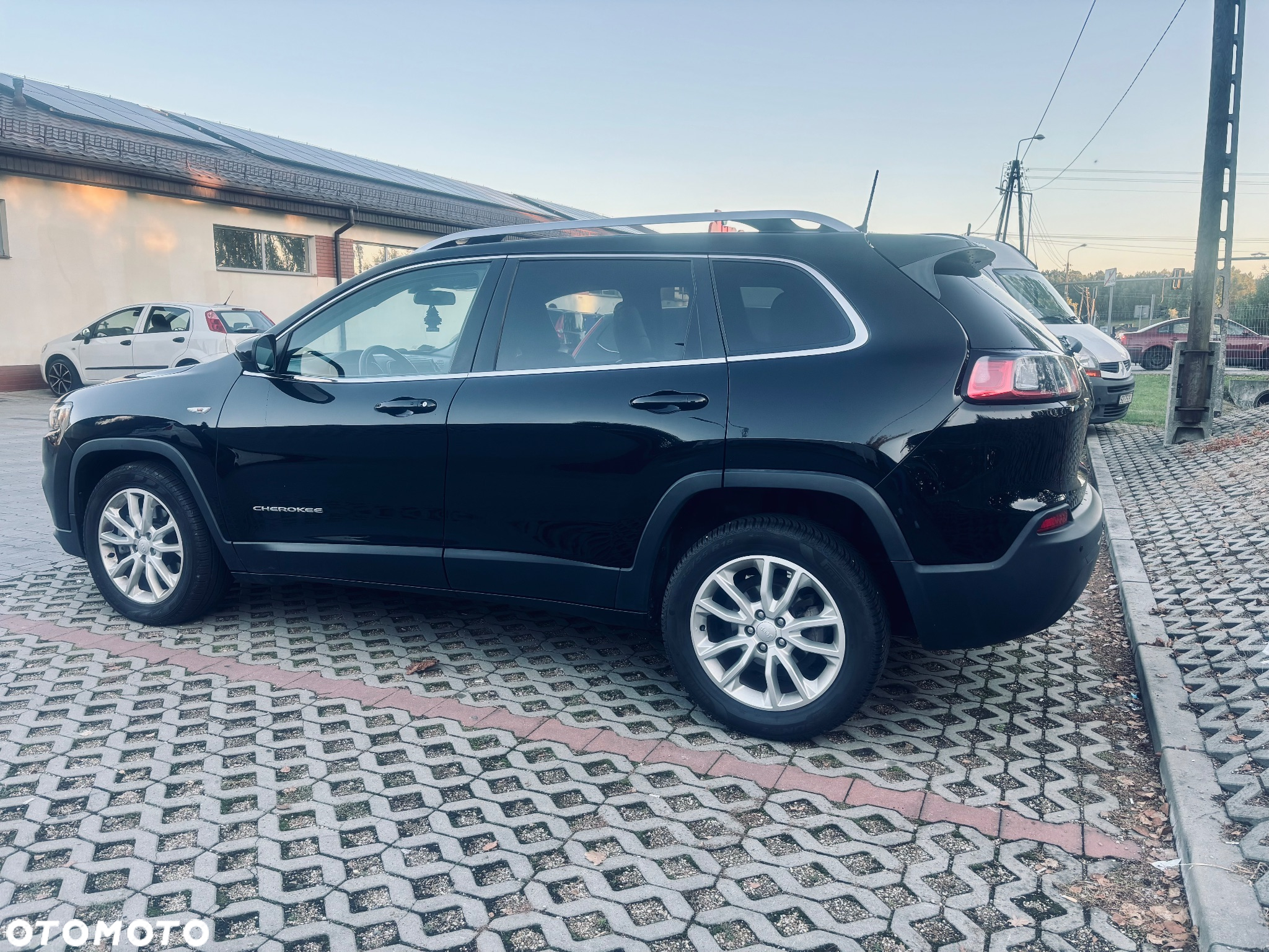 Jeep Cherokee - 4
