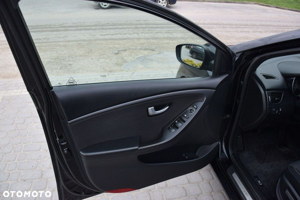 Hyundai i30 blue 1.4 Style - 17