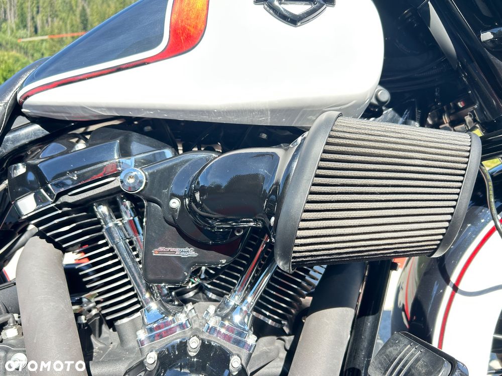 Harley-Davidson Touring Street Glide - 16