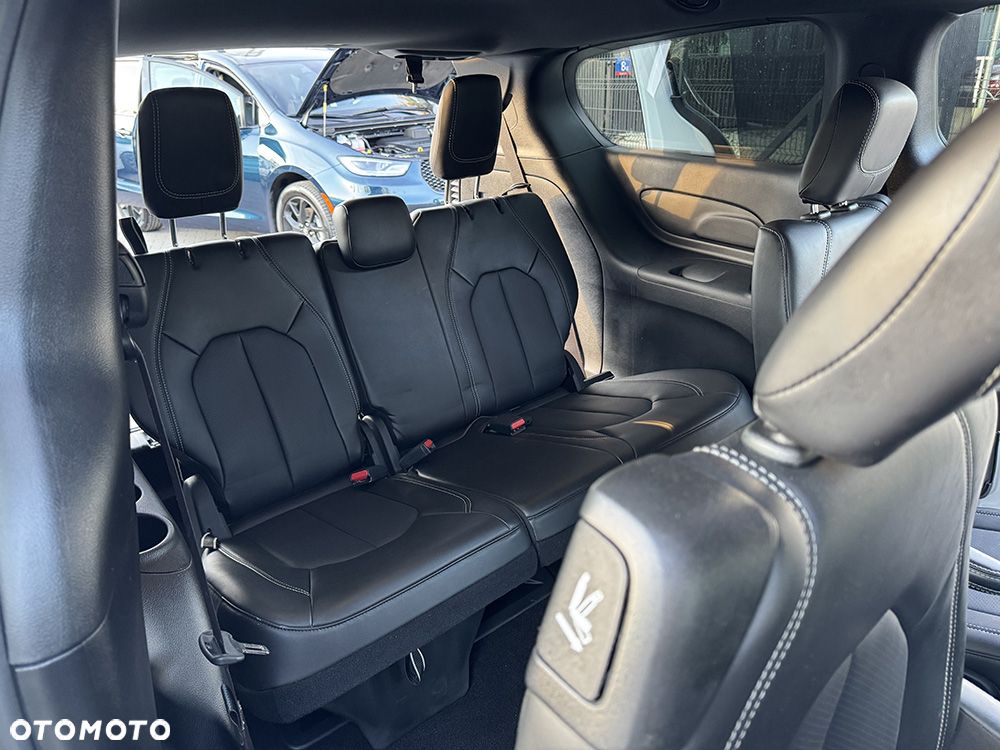 Chrysler Pacifica - 18