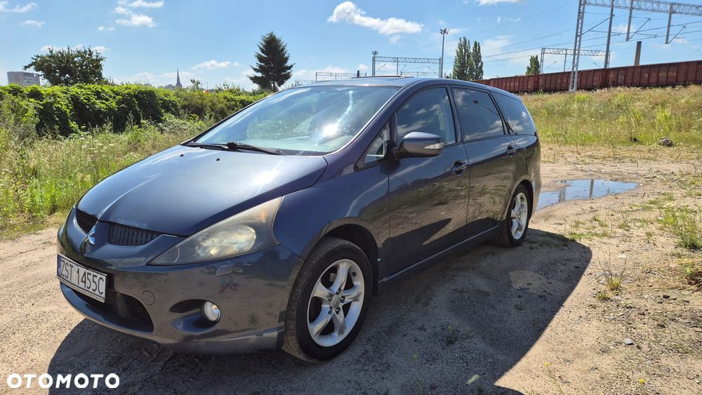 Mitsubishi Grandis 2008 photo 2