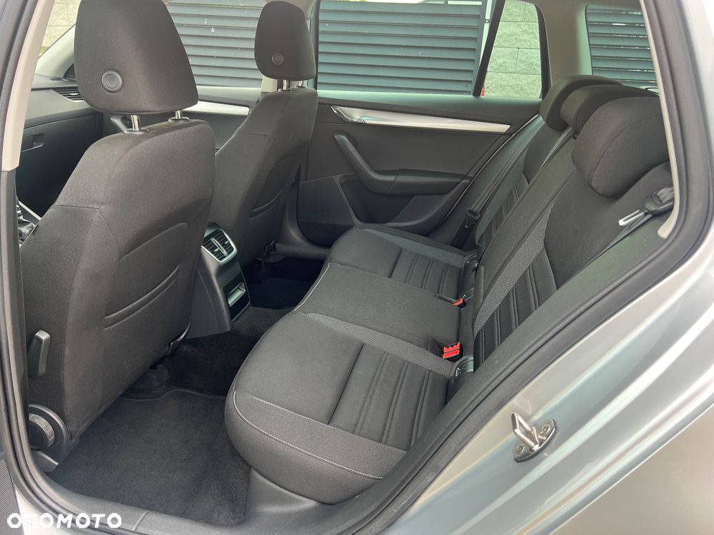 Skoda Octavia 2.0 TDI SCR 4x4 Style DSG - 10