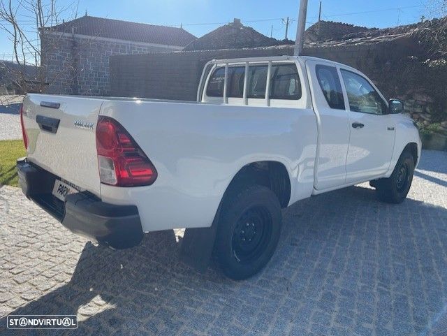 Toyota Hilux 2.4 D-4D 4WD CE CH - 9