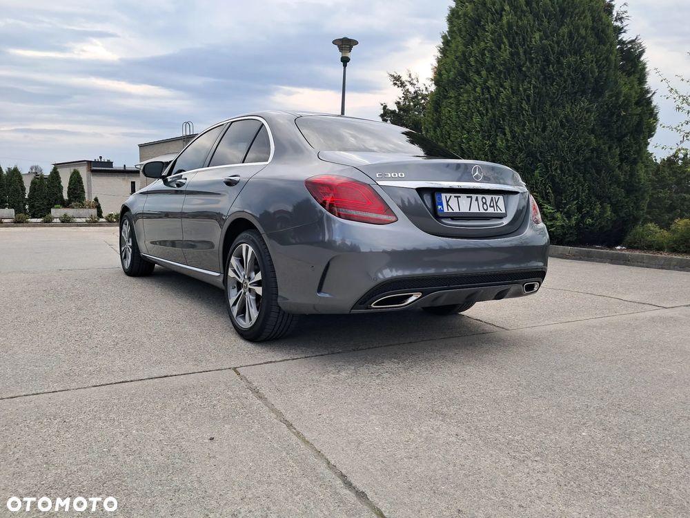 Mercedes-Benz Klasa C 300 4Matic 9G-TRONIC Exclusive - 4