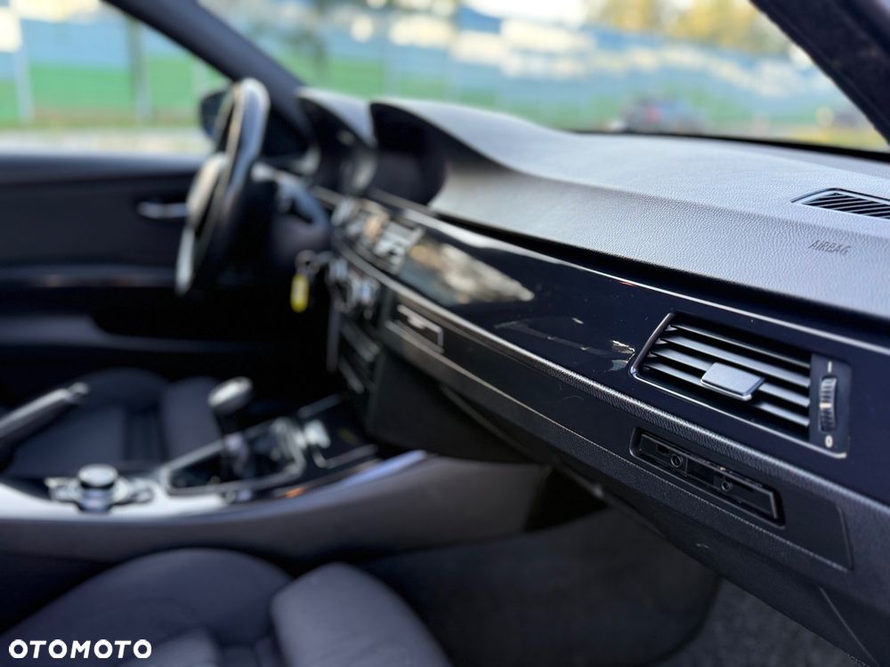 BMW Seria 3 318i - 25