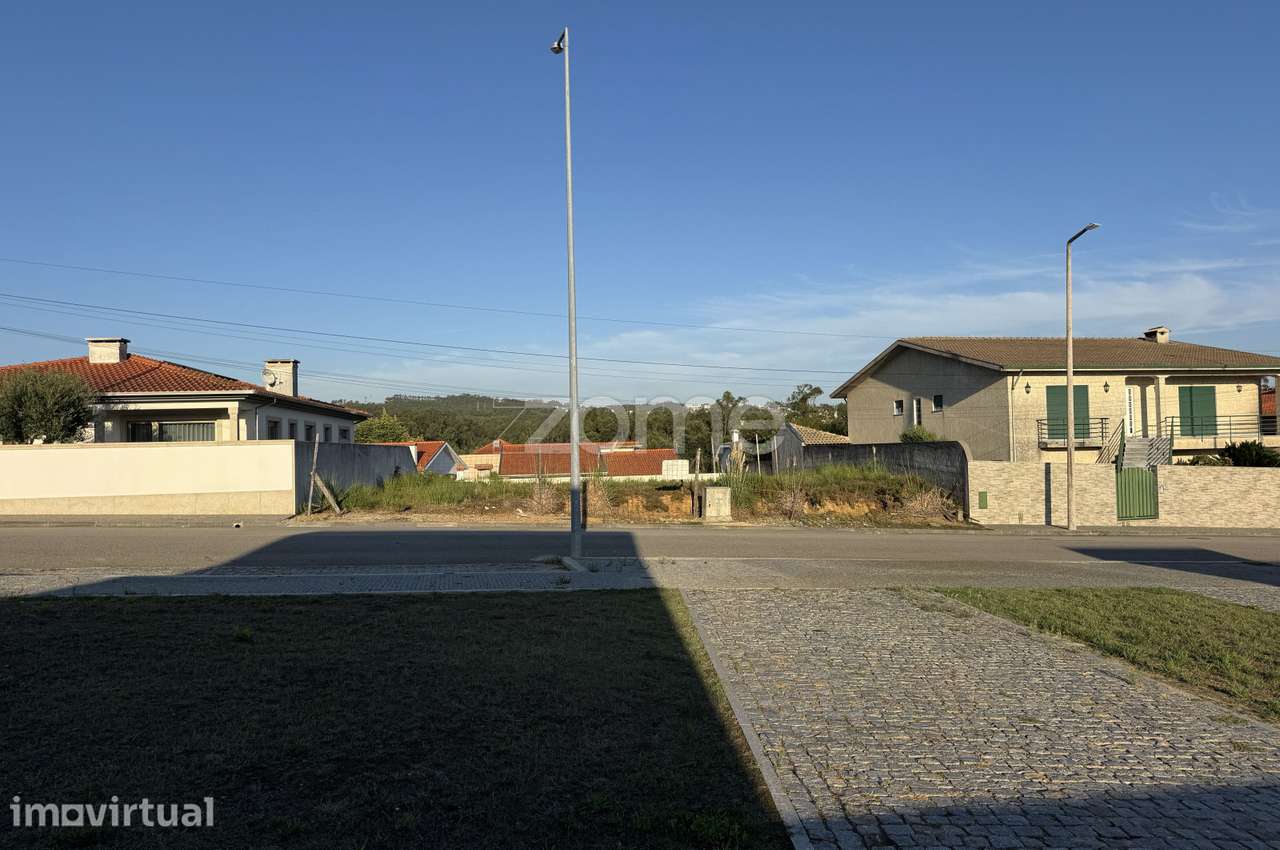 Terreno Urbano com 740m2, em Santa Maria da Feira - Grande imagem: 3/16