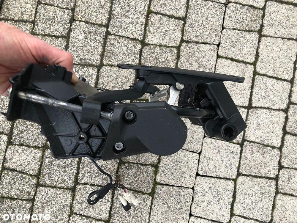 BMW GS 1250 bok silnik tłumik uchwyt amortyzator stelaż przód - 2