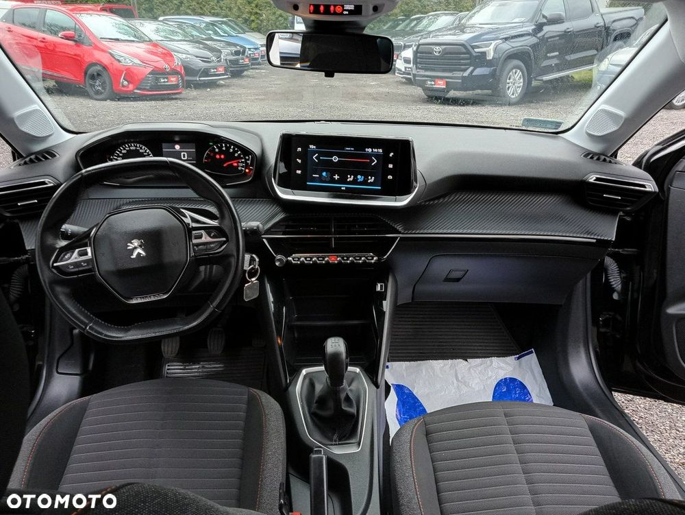 Peugeot 208 - 10
