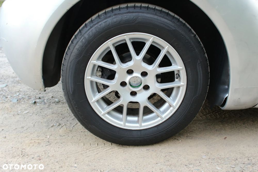 Volkswagen New Beetle - 27