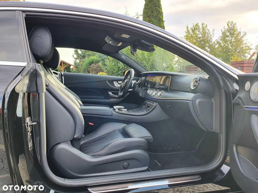 Mercedes-Benz Klasa E 400 Coupe 4-Matic 9G-TRONIC - 28