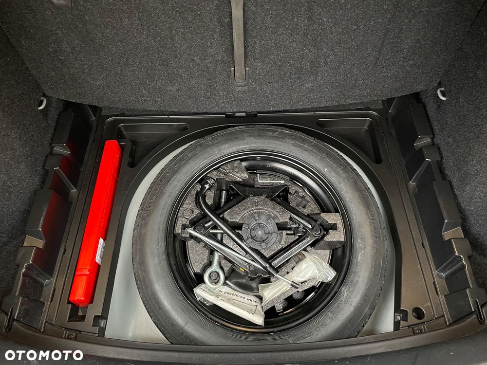 Volvo V40 D3 Summum - 34