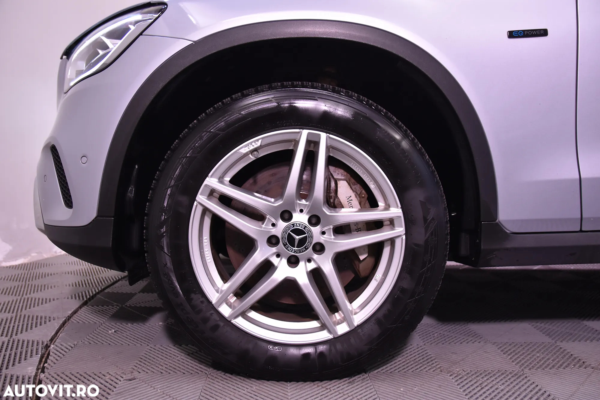 Mercedes-Benz GLC 300 e 4MATIC - 13