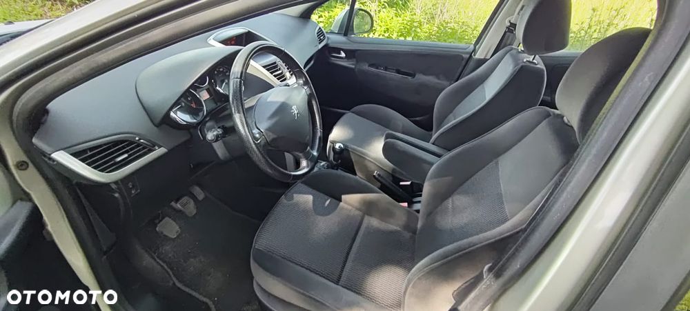 Peugeot 207 - 14