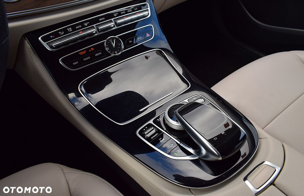 Mercedes-Benz Klasa E 400 4Matic 9G-TRONIC Avantgarde - 17