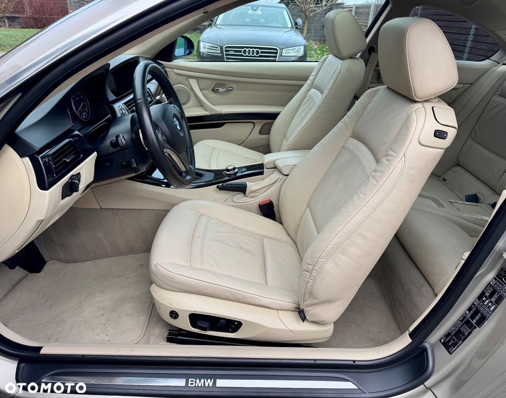 BMW Seria 3 330i Edition Exclusive - 11