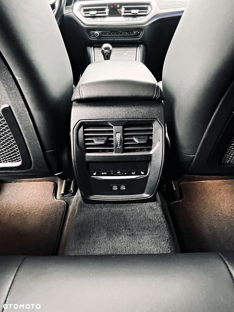 BMW Seria 3 M340i xDrive mHEV sport - 29