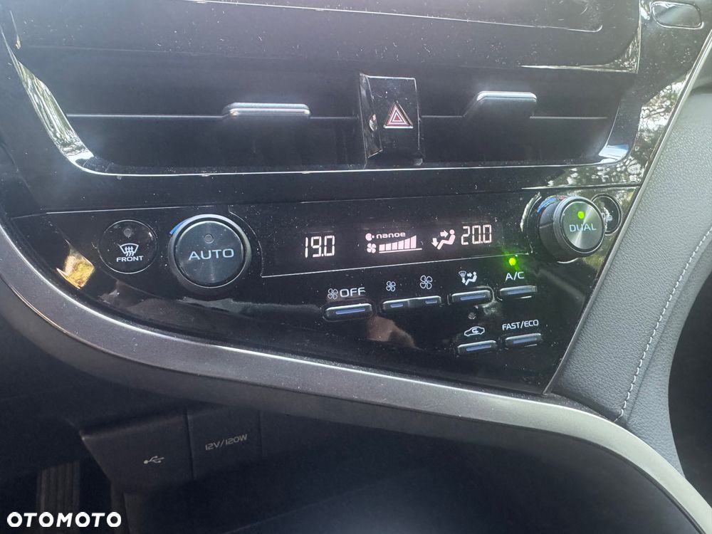 Toyota Camry 2.5 Hybrid Executive CVT - 17