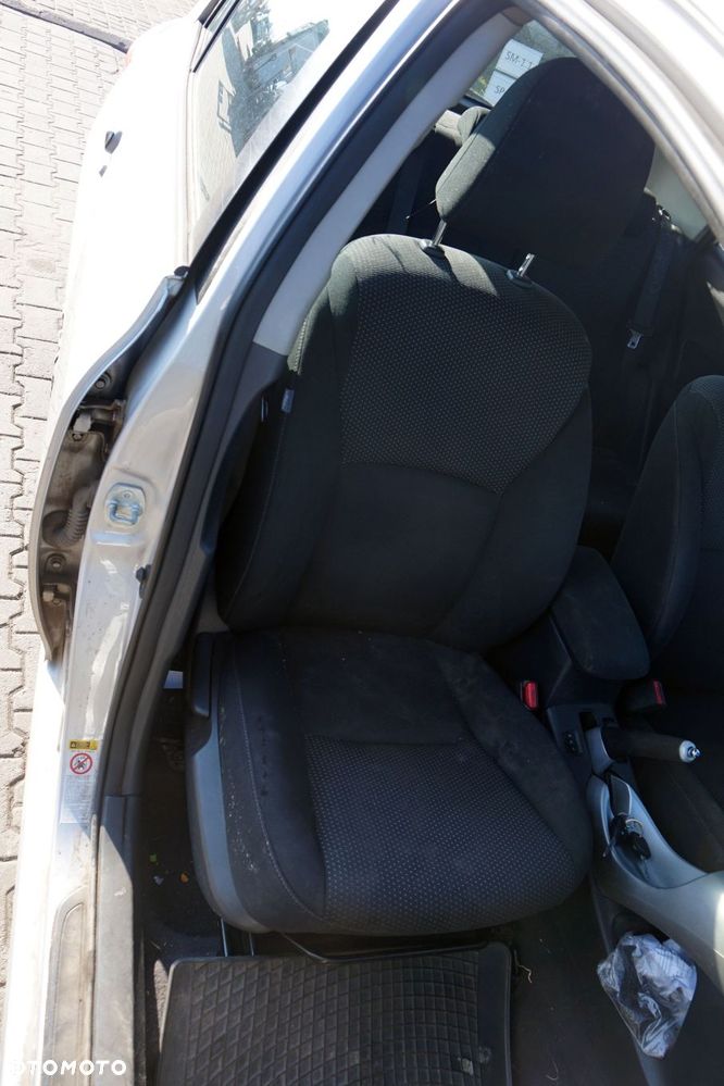 TOYOTA AURIS E15 I LIFT 5D HB 2012 1F7 1.6 16V 1ZR-FAE 132KM EC60 SREBRNY na części - 16