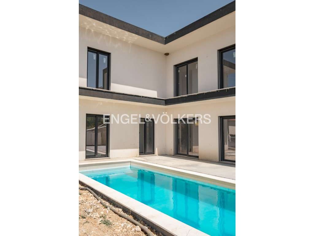 Moradia T4 de Arquitetura Contemporânea com Piscina - Grande imagem: 2/29
