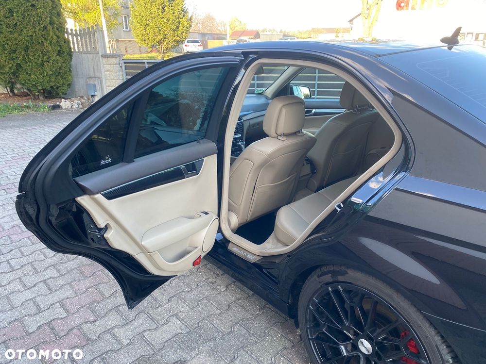 Mercedes-Benz Klasa C 180 CGI Automatik BlueEFFICIENCY Avantgarde - 14