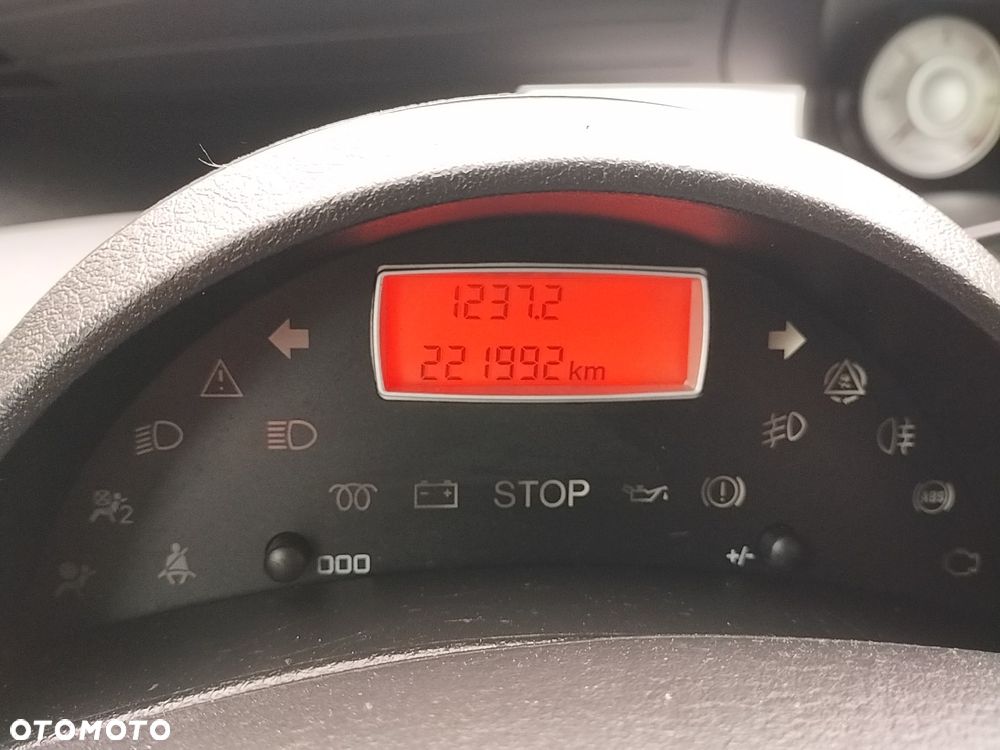 Peugeot 807 HDi 135 Premium - 13